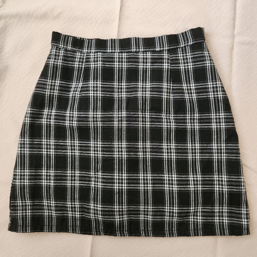 Vintage plaid skort in white black with shorts attached